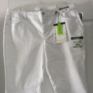 d.j capris plus size 20 white